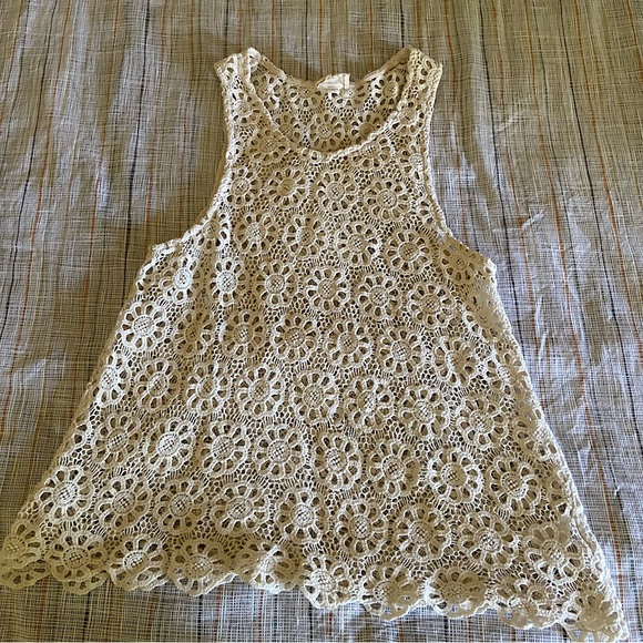 Pins & Needles Tops - Floral crochet flowy cream tank top